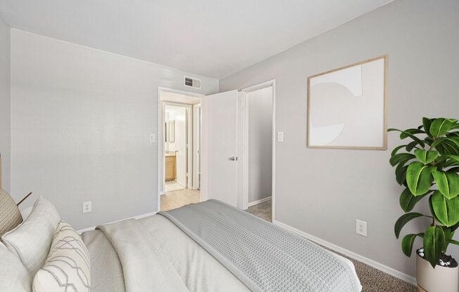 3 beds, 2 baths, 1,140 sqft, $1,649, Unit 2050