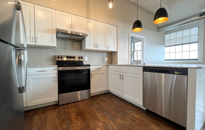 2 beds, 2 baths, 957 sqft, $2,400, Unit UNIT 611