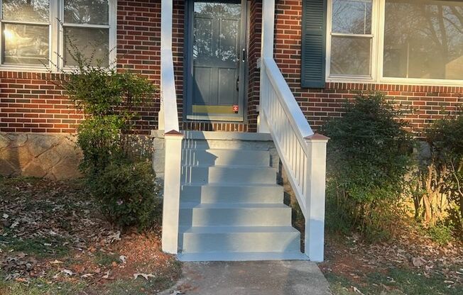 Brick Ranch Home Located on large Corner Lot - We Love Pets - Minutes from Emory and Atlanta