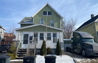 421 Allyn St Akron OH 44304 MFH3 .T2