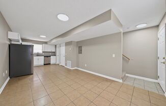 2 beds, 1.5 baths, 900 sqft, $995, Unit 644 1E