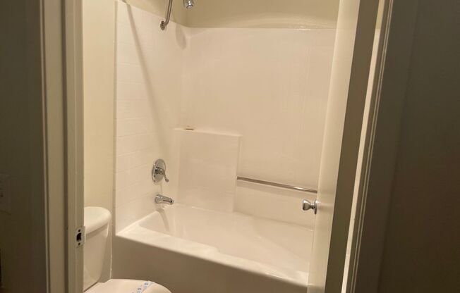 2 beds, 2 baths, 1,013 sqft, $3,040, Unit D-325