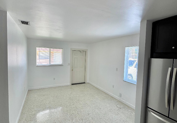 624 W 17 ST
