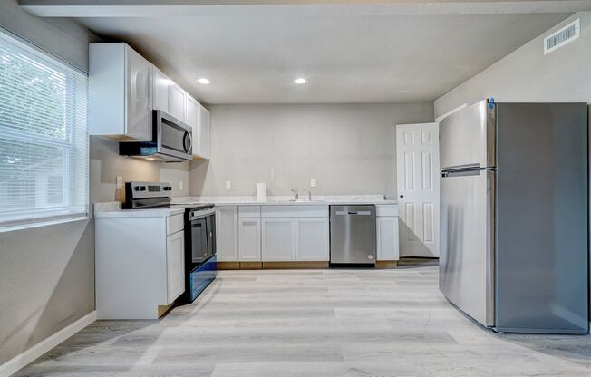 3 beds, 1 bath, $990, Unit Unit 1