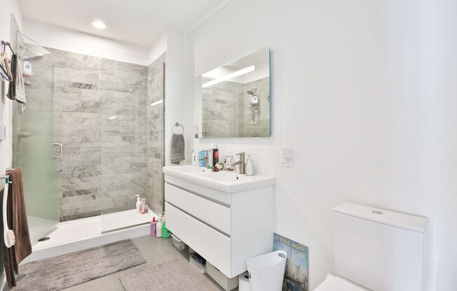 3 beds, 2 baths, 1,300 sqft, $3,995, Unit 408