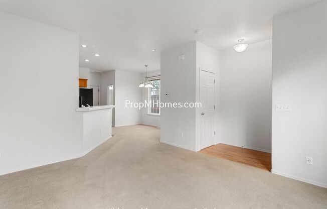 Spacious Two Bedroom End Unit Townhouse In Beaverton w/ Two Primary Suites!