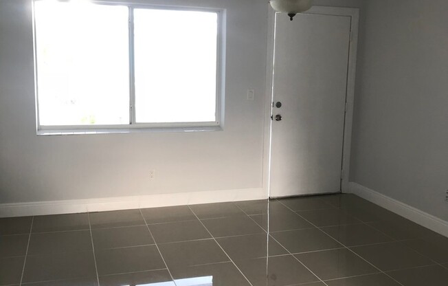 Studio, 1 bath, 306 sqft, $1,412, Unit 660-8