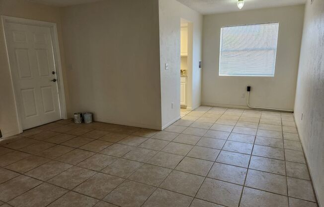 2593 North Oleander Ave