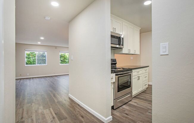 2 beds, 1.5 baths, $2,900, Unit 2150 Santa Clara Ave #F