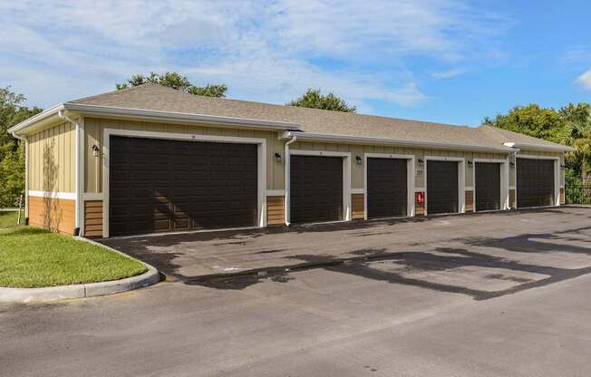 Apartments with Detached Garages at The Sedona in Tampa FL