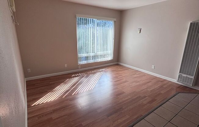 1 bed, 1 bath, 704 sqft, $1,345, Unit 32