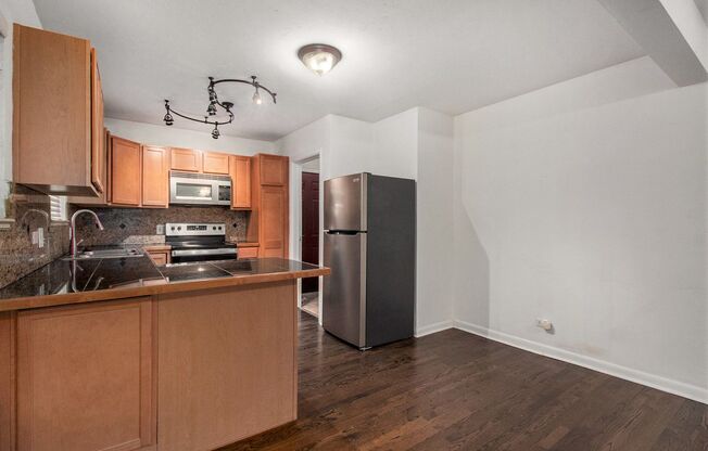 2 beds, 1 bath, $2,100