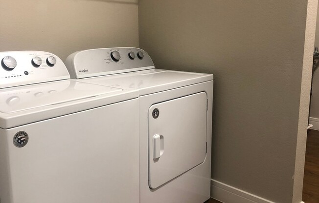 Studio, 1 bath, 649 sqft, $1,400, Unit 209