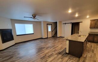 3 beds, 2.5 baths, $2,400, Unit Unit B