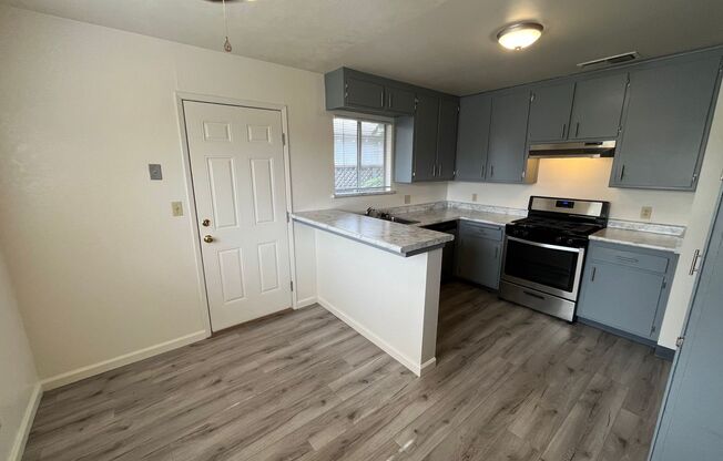 2 beds, 1 bath, 900 sqft, $1,295, Unit A