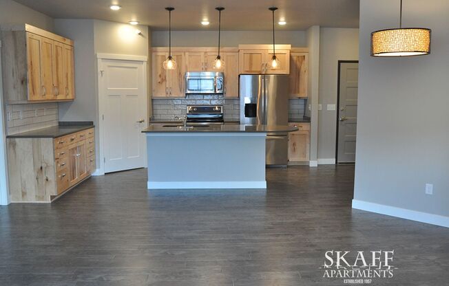 3 beds, 2 baths, $1,925, Unit 118