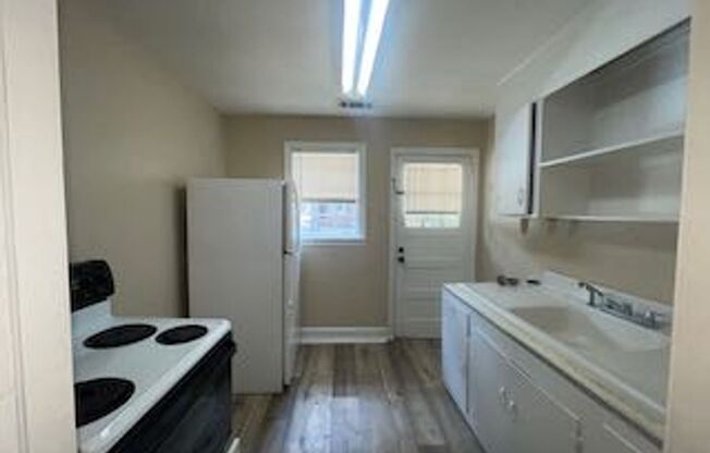 1 bed, 1 bath, $700, Unit Apt. A