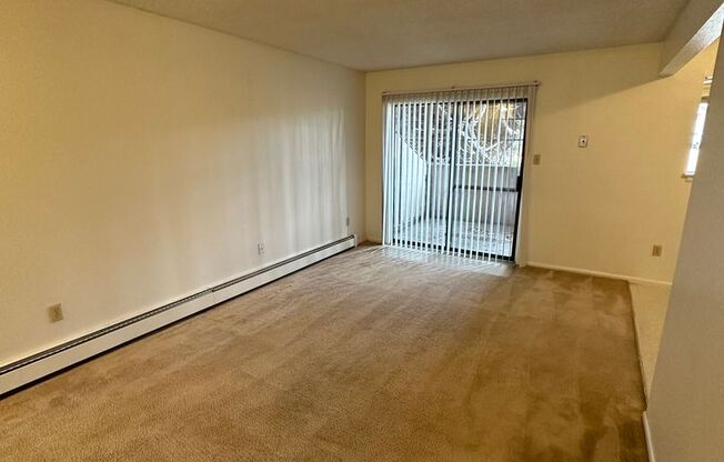 1 bed, 1 bath, 700 sqft, $825, Unit #11