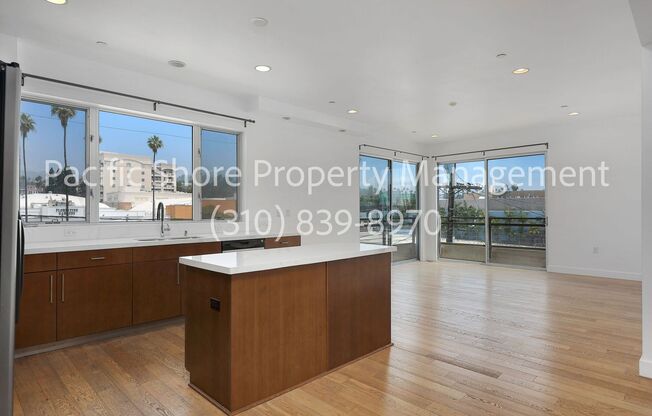 Heavenly Hollywood Penthouse on a Palm Tree Lined Street with Views of the Hollywood Sign and the Griffith Park Observatory.