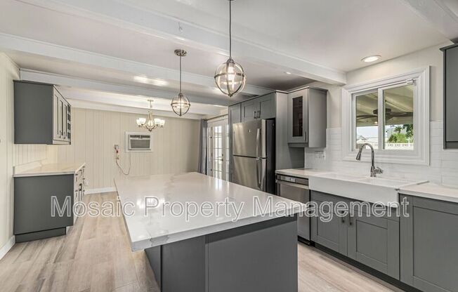 104 E LN JOLLA DR