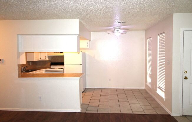 2 beds, 1 bath, 975 sqft, $925, Unit 1011 N 5th