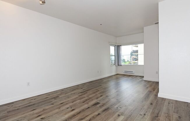 1 bed, 1 bath, 700 sqft, $2,395, Unit 303 - empty