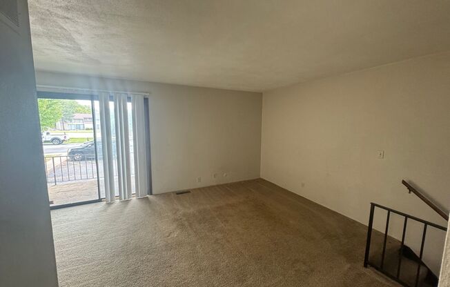 2 beds, 1.5 baths, 750 sqft, $800, Unit 23B