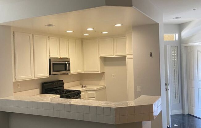 2 BEDROOM 2 BATH CONDO LOCATED IN THE HEART OF TUSTIN RANCH $3,175