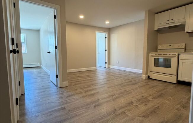 2 beds, 1 bath, 800 sqft, $1,925, Unit 134-19