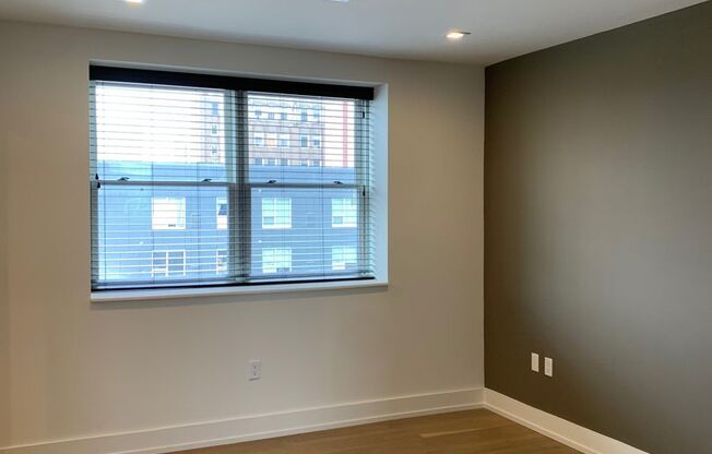 1 bed, 1.5 baths, 839 sqft, $2,450, Unit 603