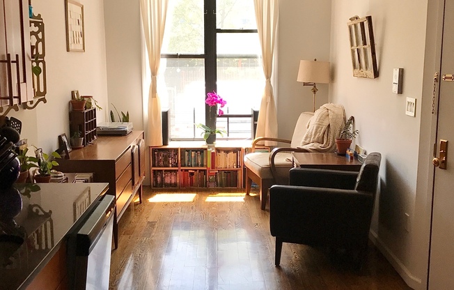 159 E 121 ST