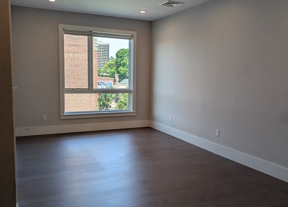 1 bed, 1 bath, 665 sqft, $2,700, Unit PH6