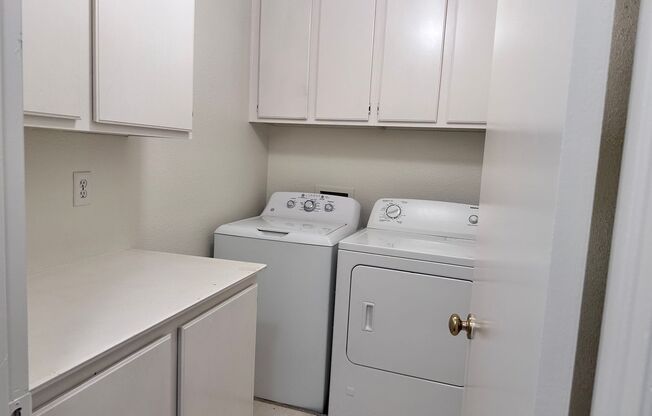 1 BEDROOM / 1 BATHROOM WITH SHOWER AND 1 OFFICE DOWNSTAIR. 3 BEDROOMS UPSTAIRS. VAULTED CEILING IN LIVING ROOM. SEP FAMILY ROOM WITH FIREPLACE. TILE COUNTERTOP WITH BREAKFAST BAR. STORAGE CABINETS IN GARAGE. FULLY LANDSCAPE IN FRONT AND BACK YARD. HOUSE L