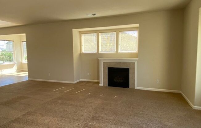3 beds, 2.5 baths, $2,300