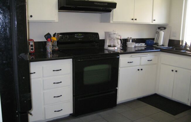 La Mesa "Near SDSU" Spacious 2BR/2BA Condominium with Garage