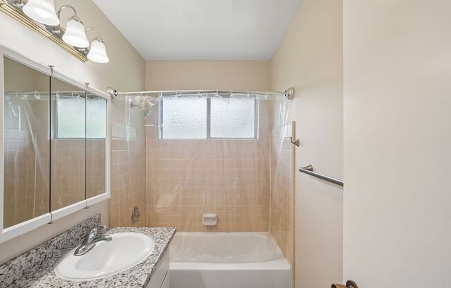 2 beds, 1 bath, 850 sqft, $1,600, Unit 4554