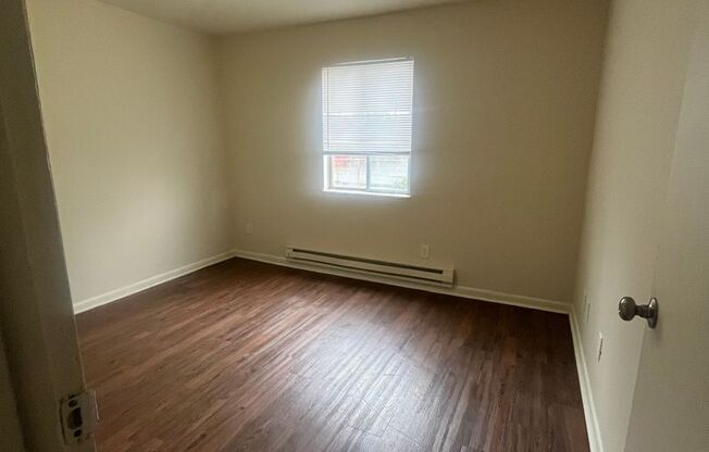 2 beds, 1 bath, 600 sqft, $895, Unit 4367 - 6 Parkway