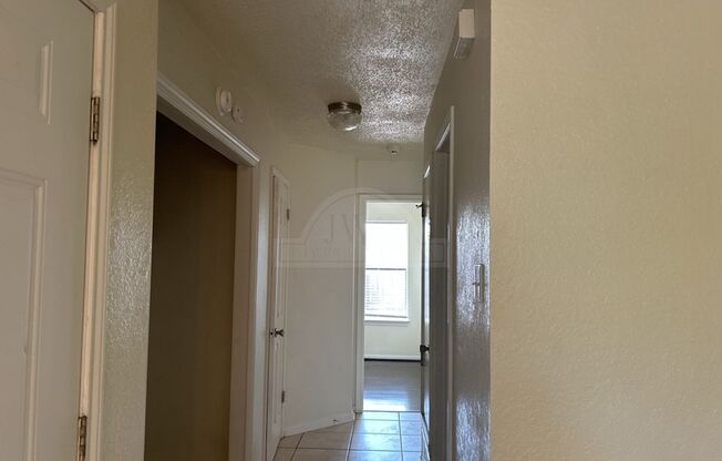 2 beds, 1 bath, $1,095