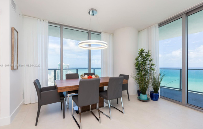 2 beds, 2 baths, $7,500, Unit # 3302