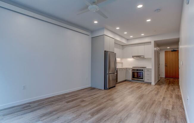 2 beds, 2 baths, 774 sqft, $1,995, Unit 301