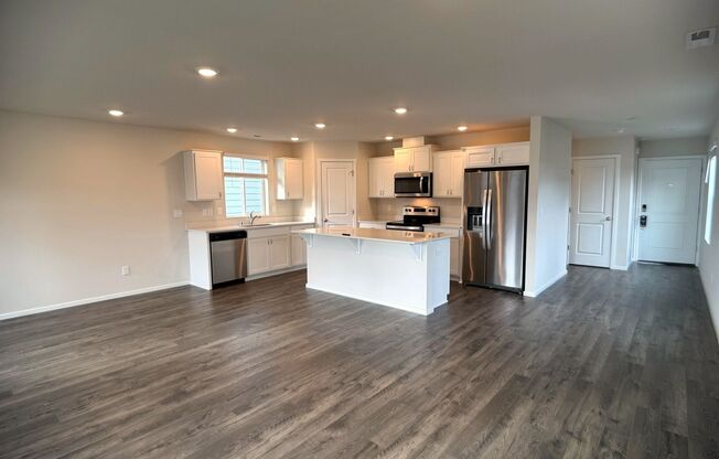 LIKE NEW 4 Bedroom Ridgefield Home on Corner Lot for Rent - 2945 N. 3rd Way