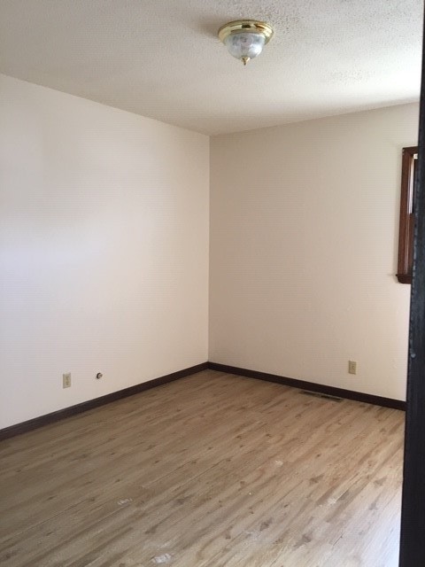 2 beds, 1 bath, 800 sqft, $700, Unit A