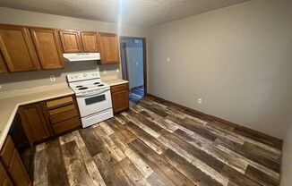 3 beds, 1 bath, 1,100 sqft, $1,200, Unit # 01