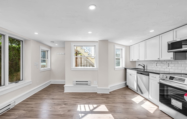 465 E 8 ST