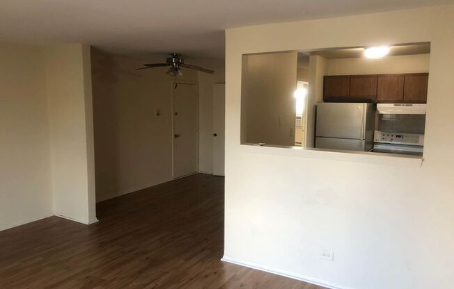 2 beds, 1 bath, 900 sqft, $1,600, Unit 2D