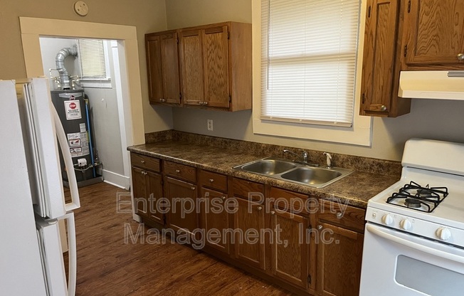 2 beds, 1 bath, $1,150