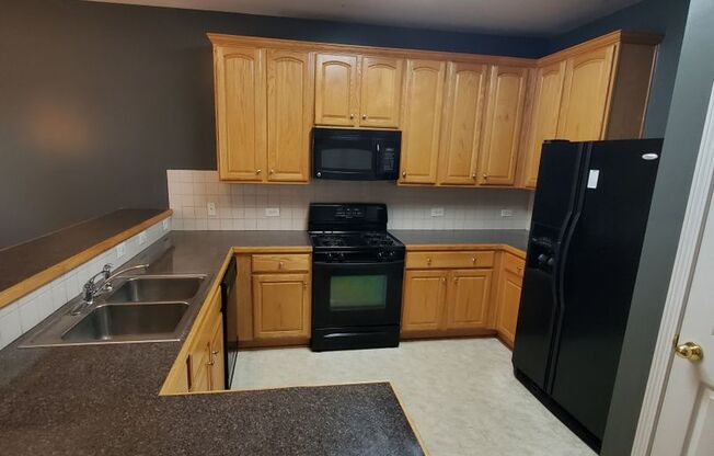 3 beds, 2.5 baths, $2,000