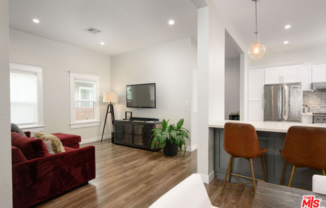 1319 12 AVE