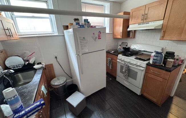 2 beds, 1 bath, $2,600, Unit Unit #B2