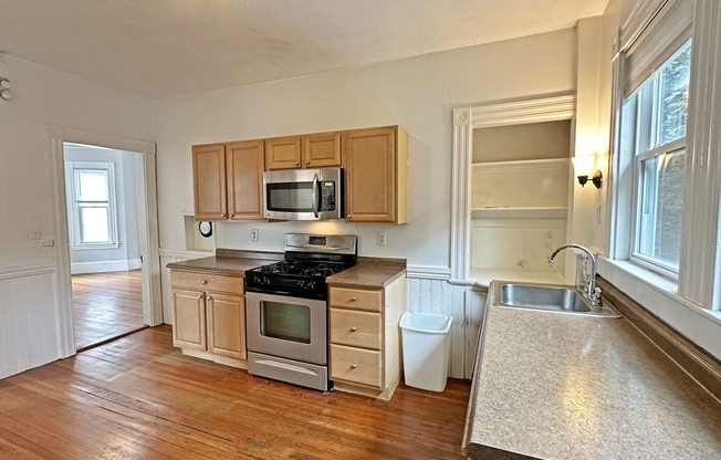 2 beds, 1 bath, 950 sqft, $2,600, Unit 2